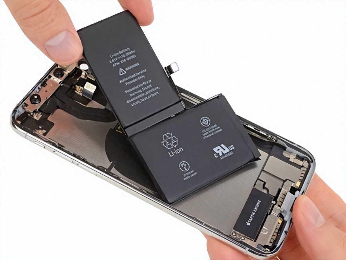 苹果电池更换（苹果手机换电池到底选官方原装还是第三方）