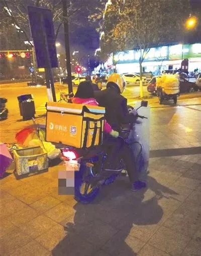 在上海送外卖一个月能挣多少（上海送餐员的真实工资有多少）